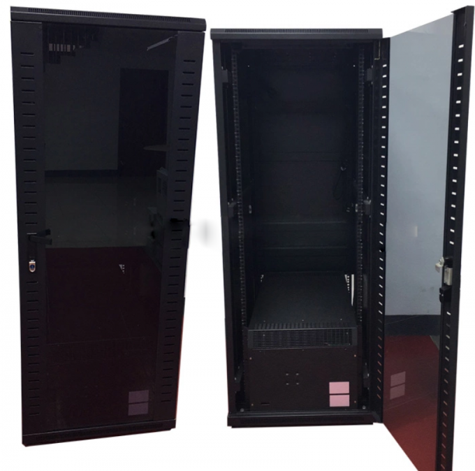 Zwarte binnen - de Serverzaal van de RijAirconditioner Koeleenheden voor Serverzalen/Data Center